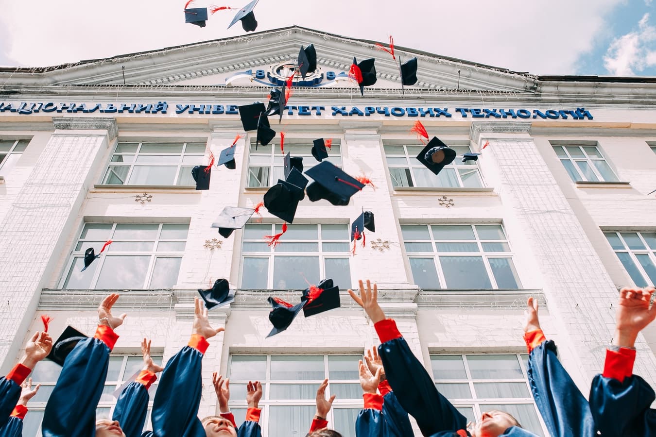 students graduating with student loans