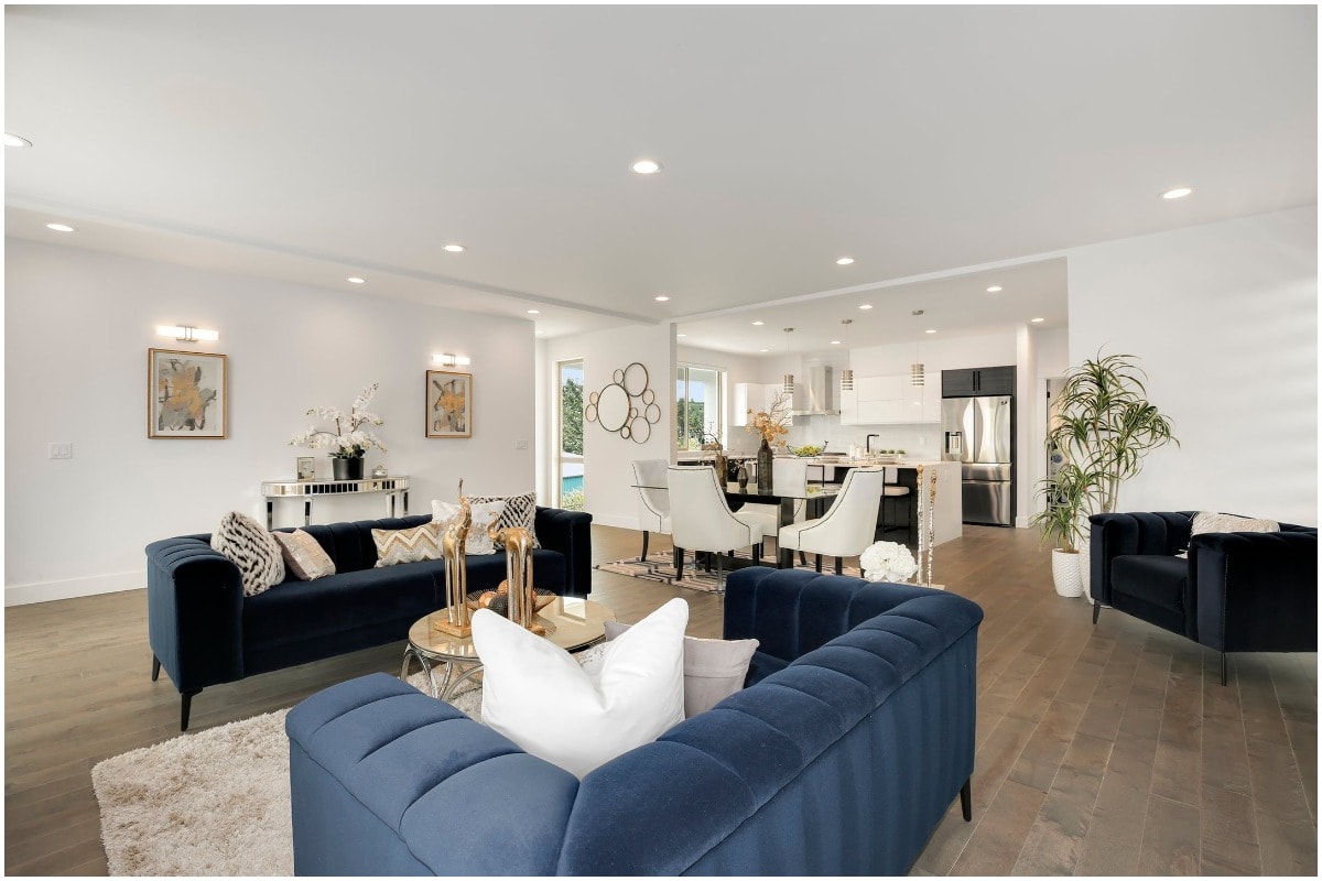 Sleek and chic living room blue velvet couch