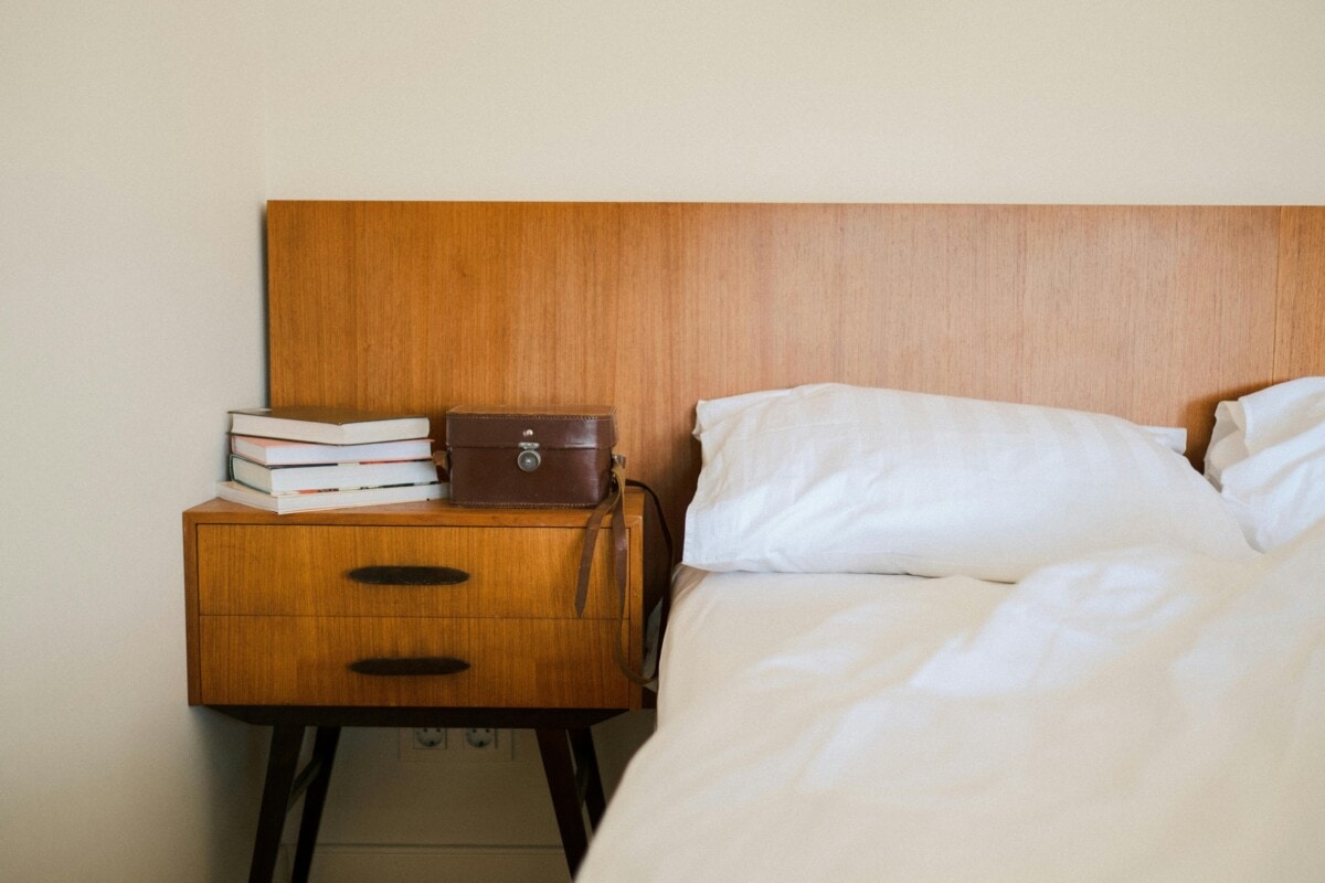 mid-century-modern bedroom