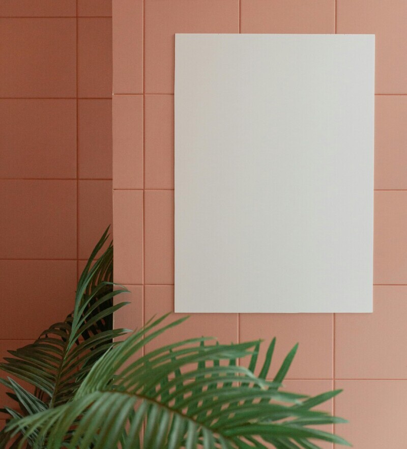 80s style bathroom